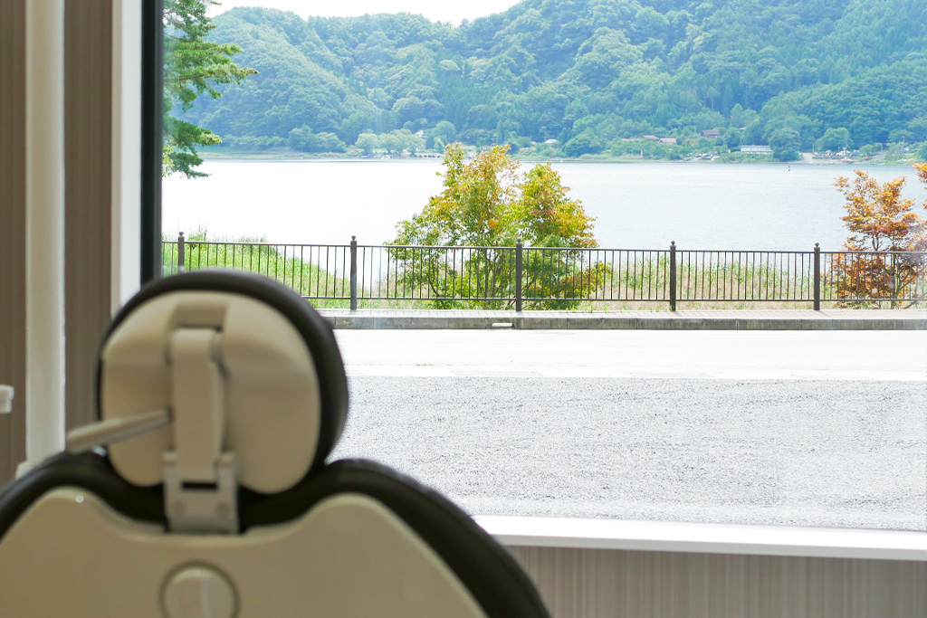 富士河口湖町長浜・河口湖畔歯科クリニック・診療室からの絶景をお楽しみください